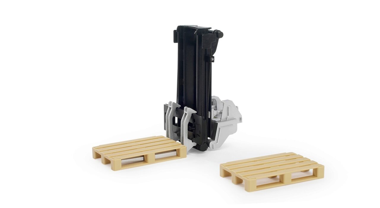 Anbaustapler mit 2 Paletten